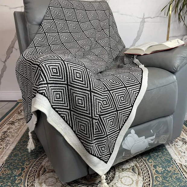 Soft Knitted Jacquard Vintage Throw Blanket (1pc)